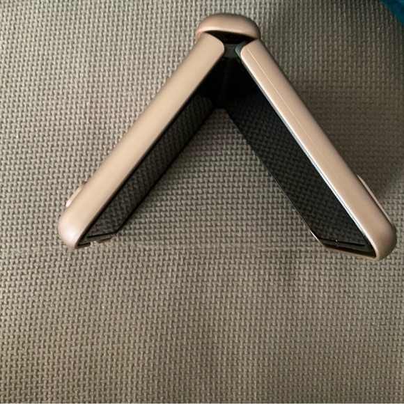 Motorola Razr 2023 Case in Rose Gold (COPY) - Picture 12 of 12